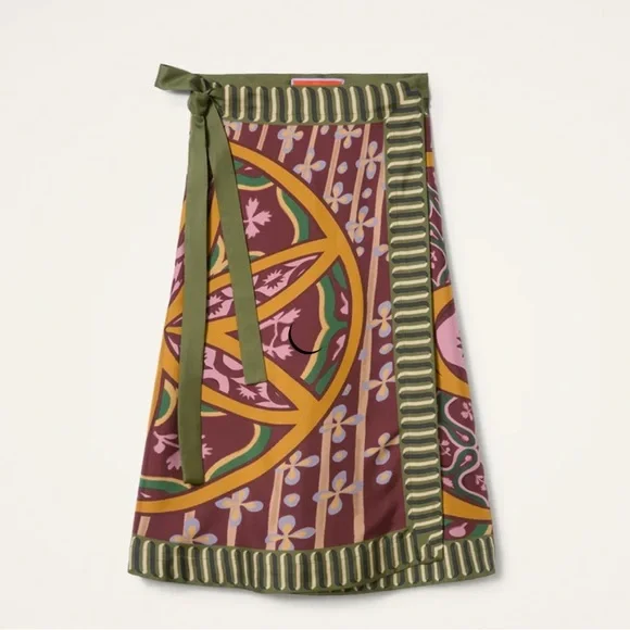 Wrap Skirt ( one size) Elegant Multicolor Patterned Skirt
Satin
Gently used - Picture 8 of 8